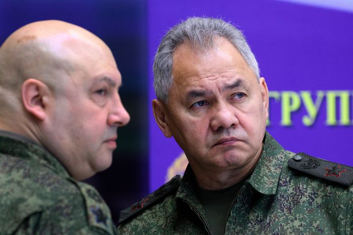 Il comandante militare ucraino, il generale Sergei Surovkin, era sabato con il ministro della Difesa russo Sergei Shoigu durante un incontro con il presidente russo Vladimir Putin in un luogo segreto in Russia.