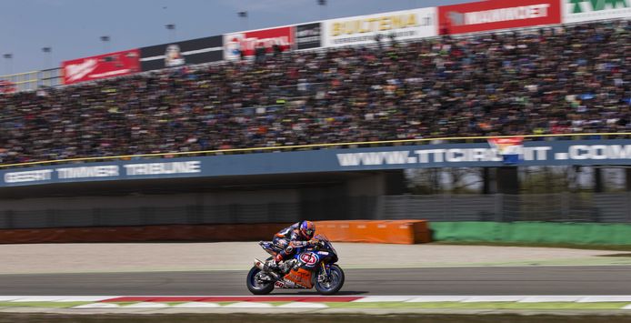 Motorcoureur Michael van der Mark tijdens een eerdere race van het WK Superbike op het TT Circuit. In tien optredens stond hij zeven keer op het podium.