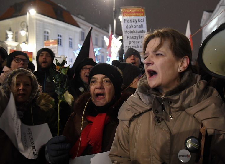 Een demonstratie tegen de omstreden Poolse Holocaust-wet in Warschau een paar weken geleden Beeld AFP