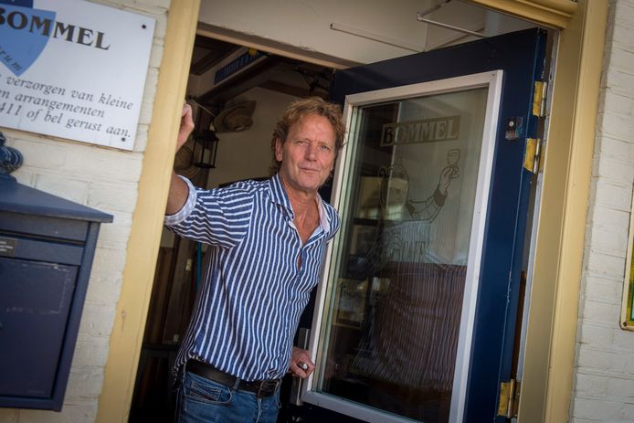 Coen van Och ligt liever aan een zwemmeer dan dat hij door een museum loopt.