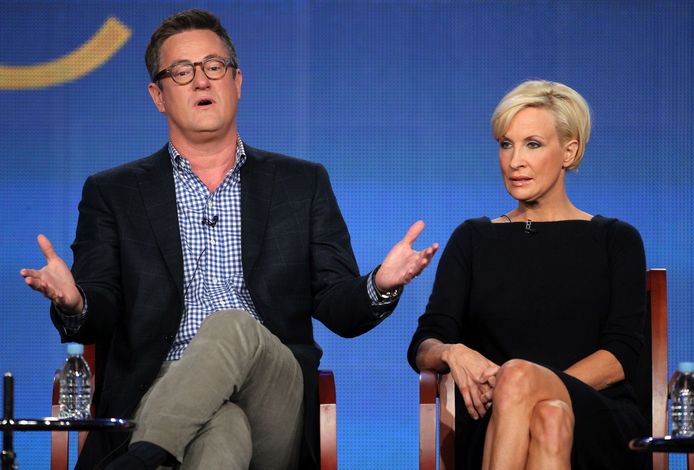 Joe Scarborough (links) en Mika Brzezinski (rechts), presentatoren van 'Morning Joe'