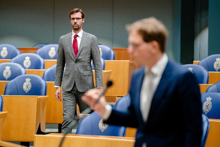 D66-Kamerlid Sjoerd Sjoerdsma (links) wil dat Forum voor Democratie wordt gestraft voor 'bedreigingen in het hart van onze democratie'. Beeld ANP