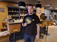 Maxim Vanslembrouck (27) van ‘Bonnie & Clyde’ mocht alvast een sticker in ontvangst nemen.