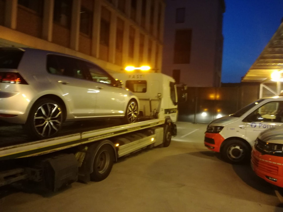 Een 21-jarige bestuurder zal zich zijn gevaarlijk rijgedrag nog lang heugen. Zijn voertuig werd bestuurlijk in beslag genomen voor onbepaalde duur.