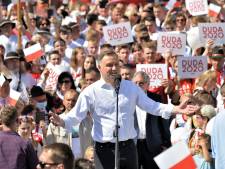 Poolse president wil adoptie door koppels van hetzelfde geslacht verbieden