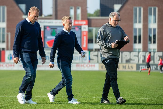 François Gesthuizen (midden) geldt bij De Treffers als beoogd opvolger van Jan de Jonge (links).