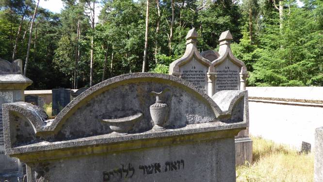 Restauratie Joodse begraafplaats in Oisterwijk voltooid