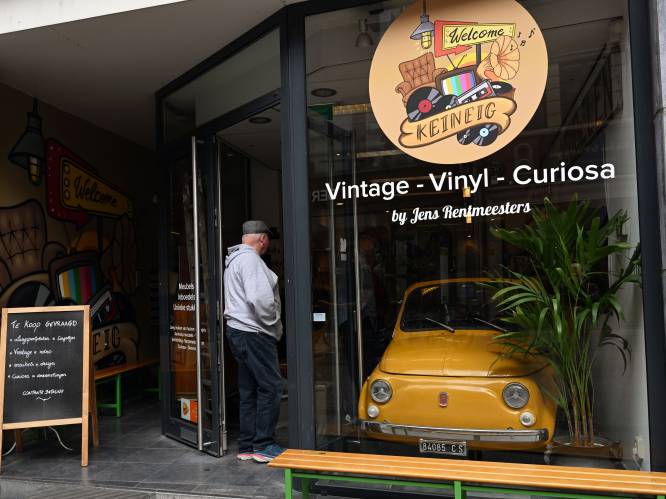 Hoe is deze knalgele Fiat 500L in deze vitrine geraakt? “Een kwestie van centimeters”