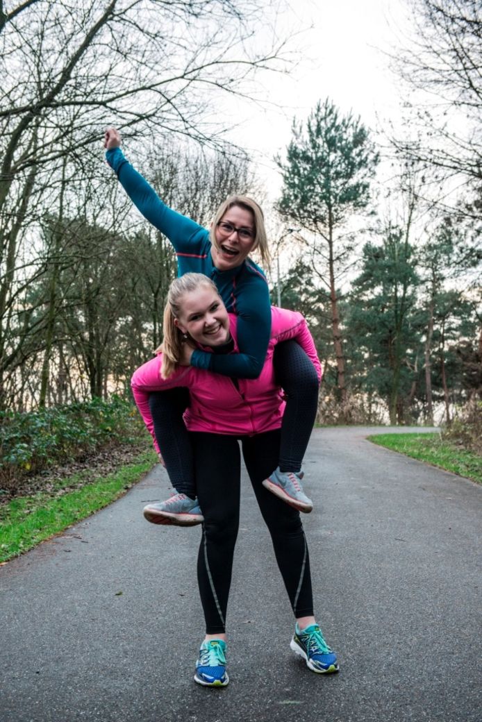 Nancy (boven) en Frouke organiseren een hardloopevenement om geld op te halen voor stichting ALS