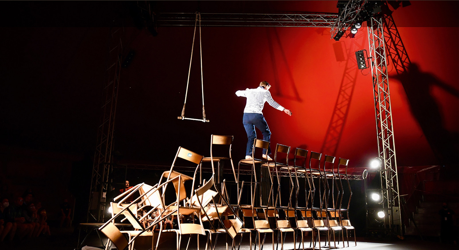 Lucho Smit tijdens de voorstelling ‘L’âne Et La Carotte’ (De Ezel En De Wortel) die tot en met maandag 25 oktober te zien is tijdens Festival Circolo in Tilburg.