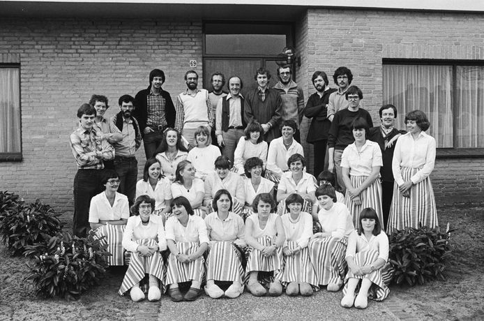 Koord Exodus in 1980. Zittend, tweede rij, zesde van links: Yvonne Sprengers. Staand, vijfde van rechts: Paul Sprengers. Staand, zevende van links: oprichter en dirigent Hennie Martens. Staand, vijfde van links: latere dirigent Paul Kools.