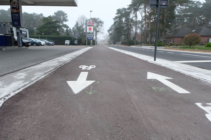 RIJMENAM - Het vernieuwde fietspad op de Weynesbaan.