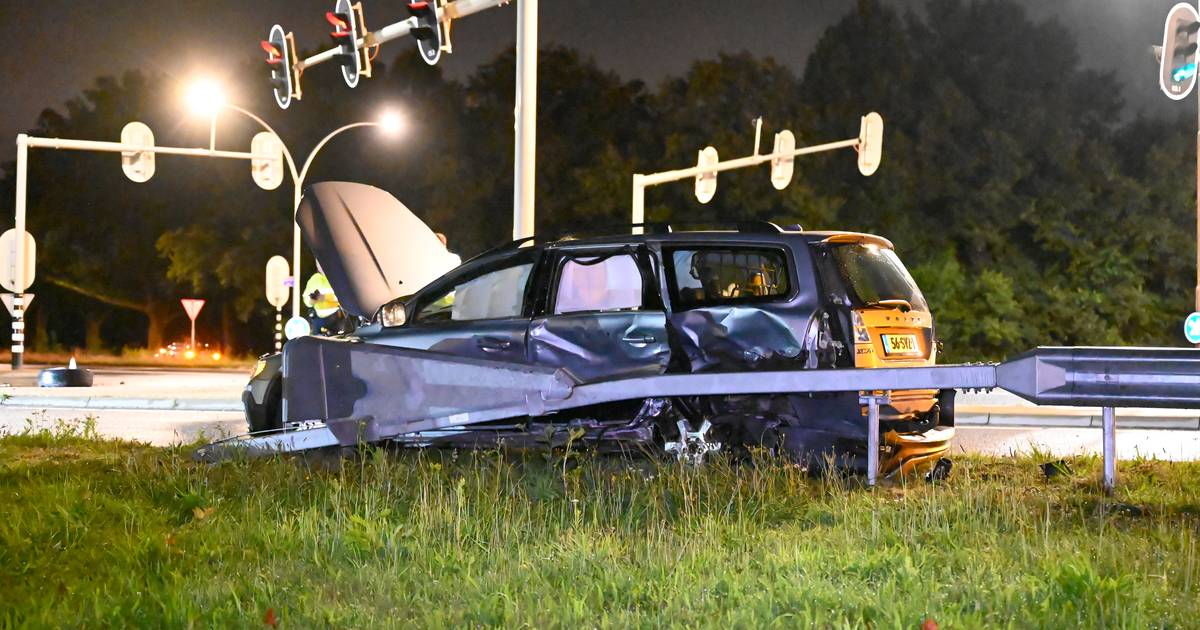 Vier gewonden bij ernstig ongeval op Wierdensestraat in Almelo.