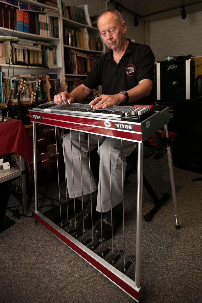 compromis bereiken Pennenvriend Pedal steel guitar in de spotlights in Steensel | Eersel | ed.nl