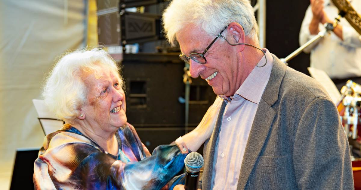 Extra verrassing bij de lancering van de Diessen-app: Ad van Doormaal krijgt de Jan Naaijkensprijs