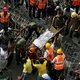 Al 24 doden door ingestorte brug in India
