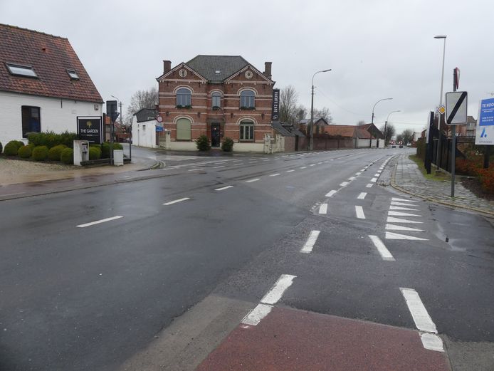 Het fietspad langs de Leernstesteenweg.