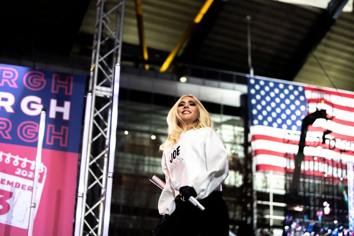 Lady Gaga trad op tijdens een drive-in rally voor de campagne van presidentskandidaat Joe Biden.