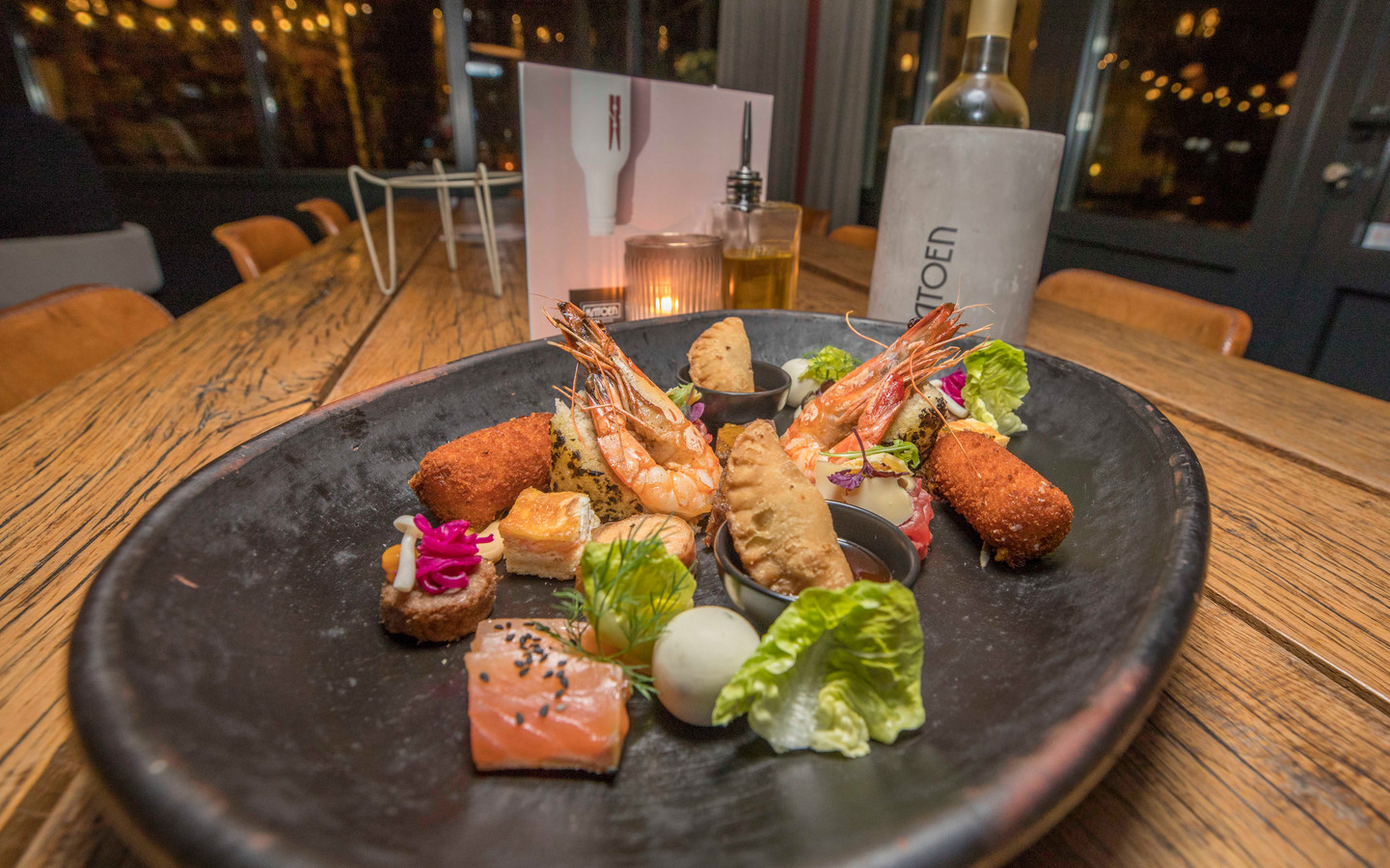 Het voorgerecht, een selectie kleine gerechtjes van de chef.