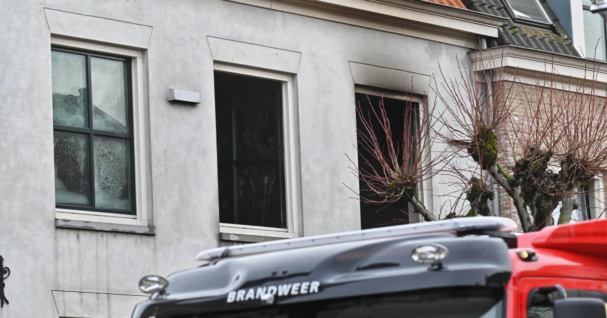 Vijf bewoners door @BrandweerMWB gered uit appartement bij brand in Etten-Leur.