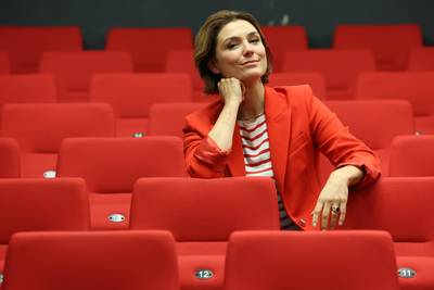 Stoppen met alcohol heeft blijvende impact op Evi Hanssen: “Mijn man trekt ook steeds minder een fles open”