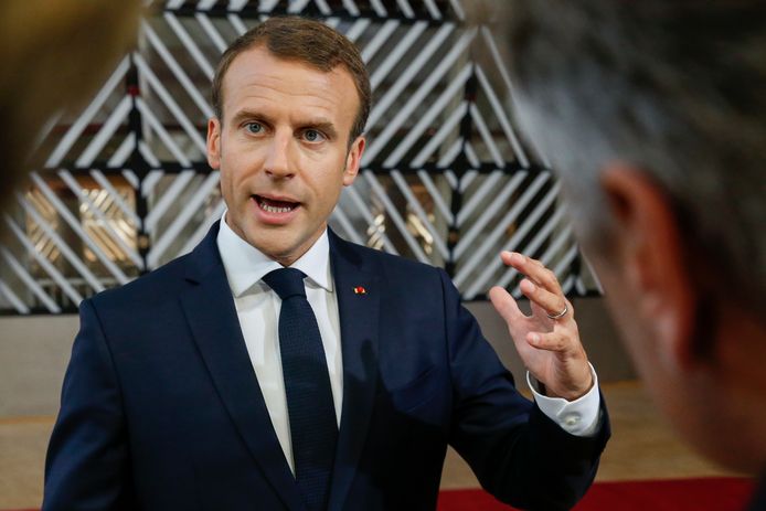 De Franse president Emmanuel Macron wil elke 16-jarige op dienstplicht sturen om de samenhang in de natie te versterken.