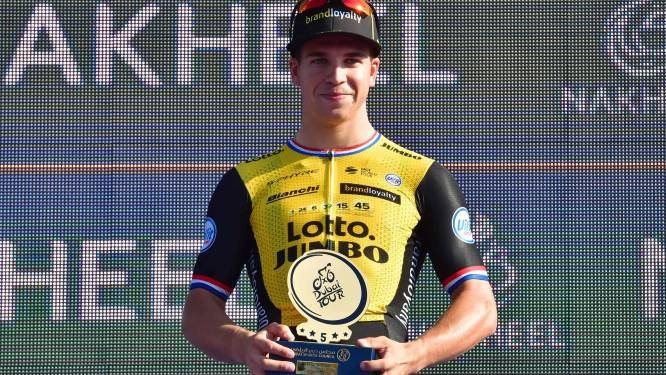 Groenewegen nipt geklopt door Viviani in Dubai