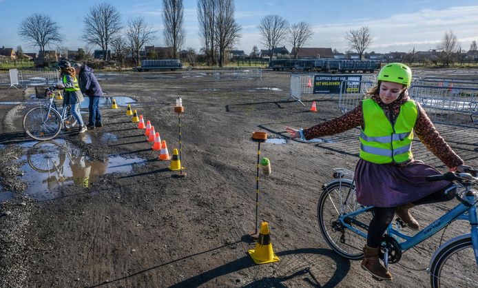 Het fietsbehendigheidsparcours voor kinderen van het vijfde en zesde leerjaar deze week, is het startschot van de activiteiten rond Kuurne Brussel Kuurne zondag.