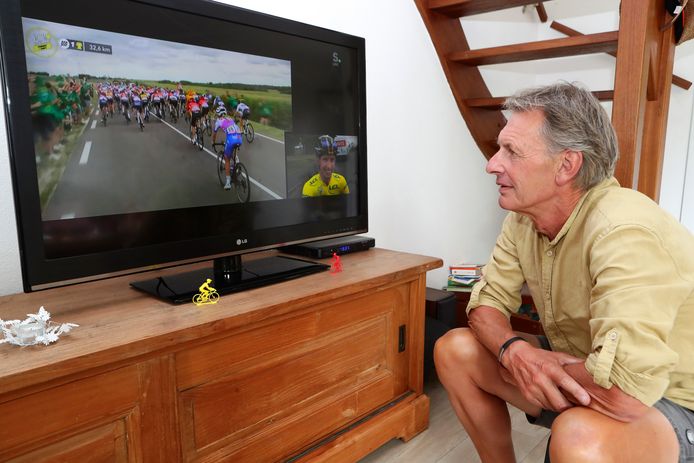 Peter Zijerveld, interim-voorzitter van de wielren-afdeling van UWTC Uithoorn, volgt de verrichtingen van Lorena Wiebes tijdens de Tour de France voor vrouwen.