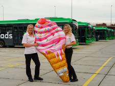 Een ijsje eten met buschauffeurs Mary en Sharon: ‘We zijn collega’s, maar ook moeder en dochter’