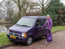 Hij valt bijna uit elkaar, maar Louise kan niet zonder haar paarse Suzuki van 700 euro: ‘In paars voel ik me goed’