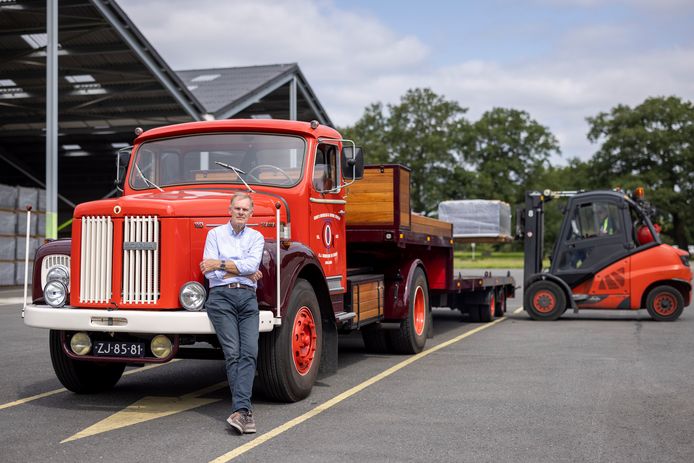 Rijk Wibbelink en zijn klassieke Scania truck de ‘ZJ’.