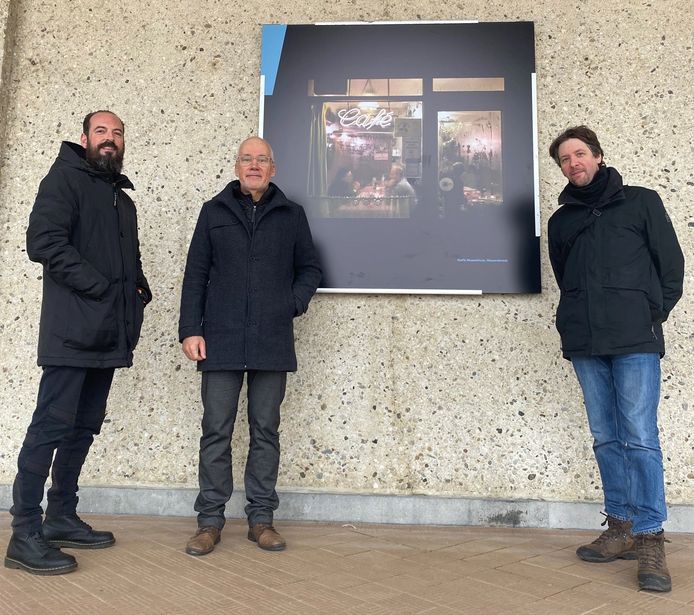 Jurylid Nick Decombel, schepen Bart Plasschaert en huidig stadsfotograaf Jeremy de Salle.