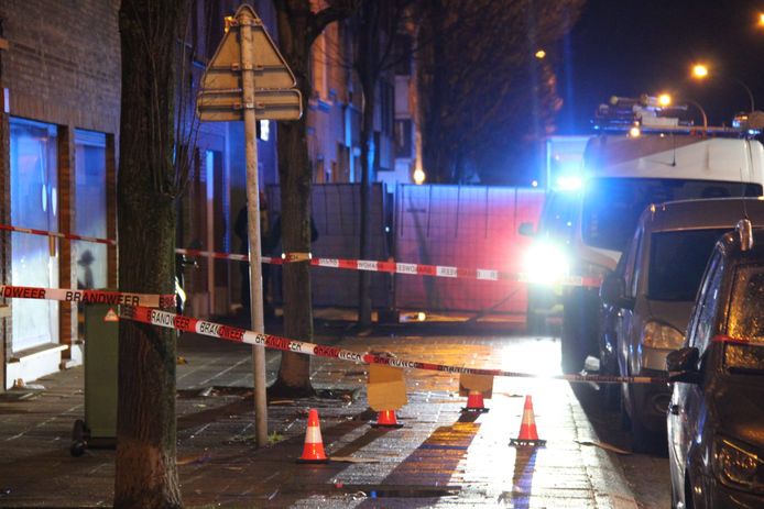 In Merksem is maandagavond een 11-jarig kind om het leven gekomen toen een woning onder vuur werd genomen. Dat zegt de lokale politie.