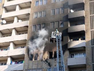 Zware brand in flatgebouw in Brusselse Marollen: 30 personen geëvacueerd, appartement onbewoonbaar