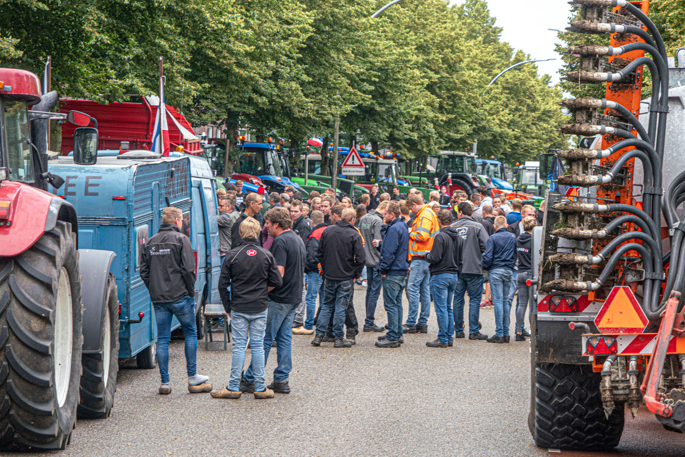 In heel Nederland, zoals hier in Zwolle, vinden boerenprotesten tegen de stikstofmaatregelen van het kabinet plaats.