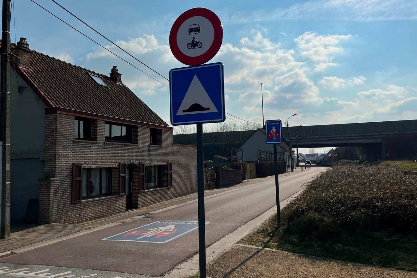 Meerdere boetes bij controle op enkele rijrichting in Loskadestraat verkeersbord wordt
