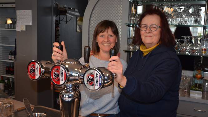 Martine van Café De Kring viert dit weekend haar 60e verjaardag na 42 jaar achter de toog: “Zelfs mijn wieg stond op café”