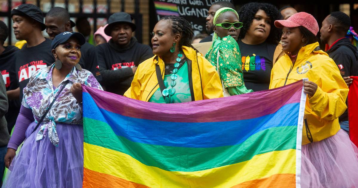 Studiosi esortano il presidente ugandese a porre il veto alla legge anti-LGBTQ+ |  al di fuori