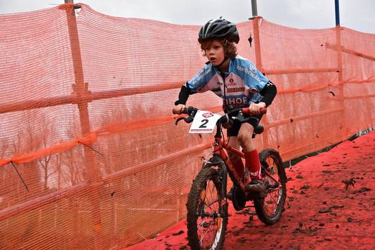 Enkele jonge kinderen mochten woensdag het parcours als even uittesten.