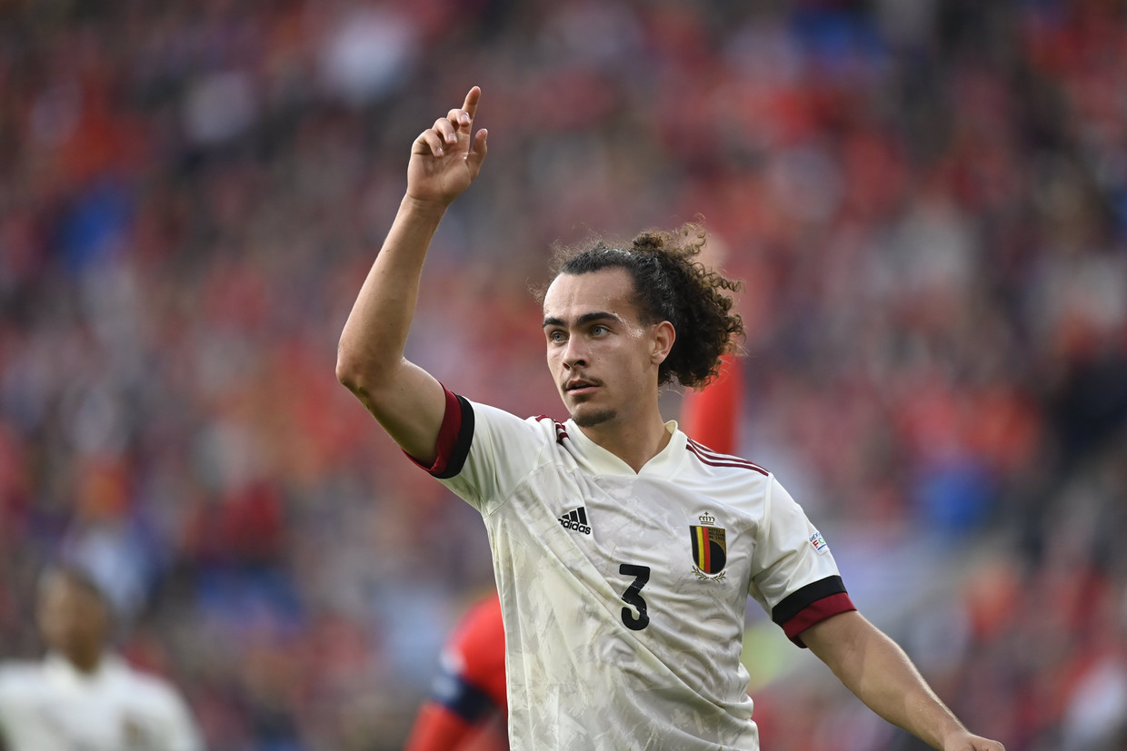 Arthur Theate tijdens de wedstrijd tegen Wales. ‘Als ik in Italië voetbal zoals in België, maken ze me direct een kopje kleiner.’ Beeld Photo News