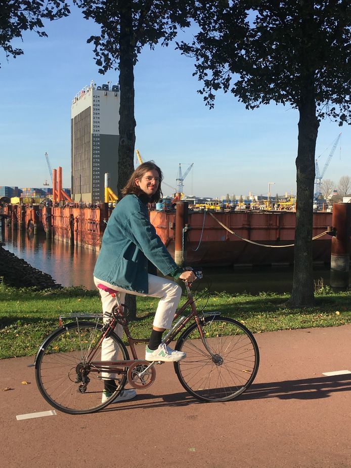 Stijn Kemper op Quarantaine-eiland bij Rotterdam, Heijplaat. Hier aan de Nieuwe Maas werden ooit zeelieden met besmettelijke ziekten ondergebracht.