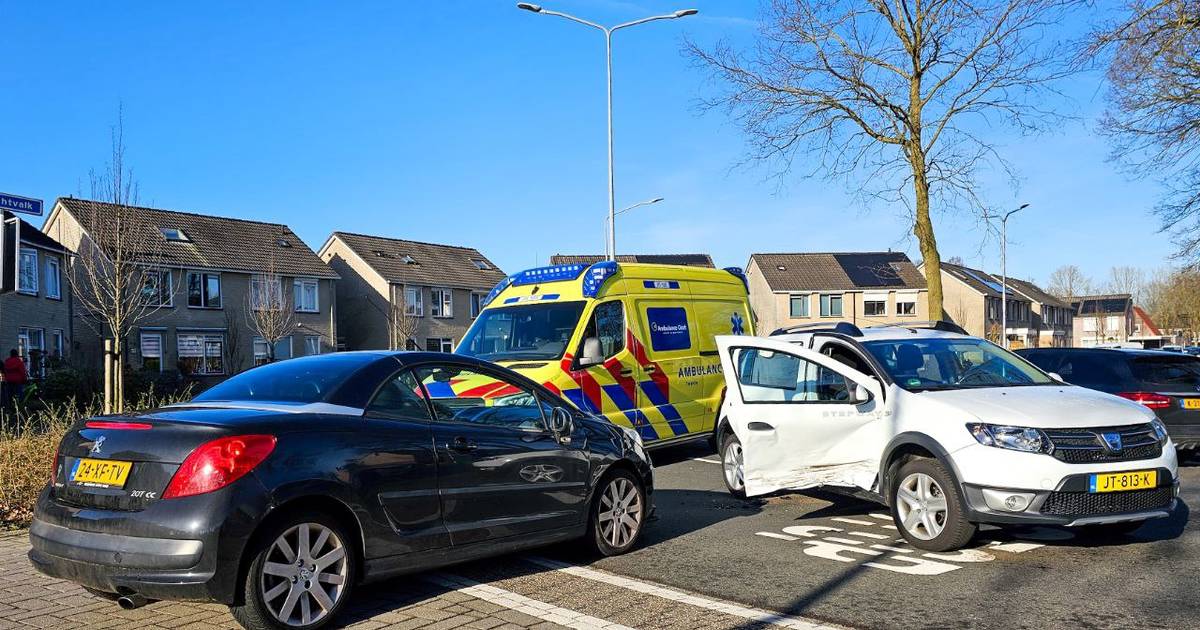 Ongeval op oversteekplaats in Almelo, traumabeertje voor geschrokken kinderen.