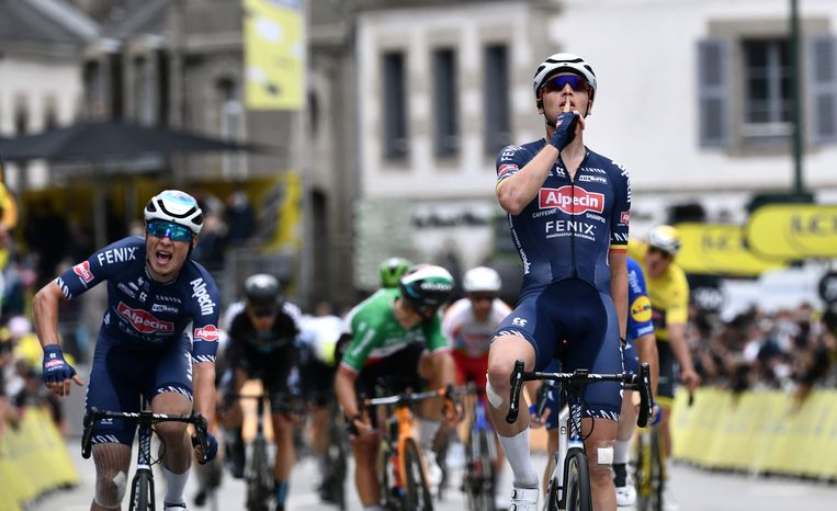 Merlier sprint naar zege in tumultueuze derde etappe Tour