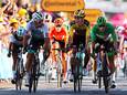 Beeld uit de Tour van 2020.  Wout van Aert en Peter Sagan hebben woorden na de finish in Poitiers. Straks staan ze opnieuw tegenover elkaar in de Ronde van Frankrijk in de strijd om de groene trui, die dat jaar door Sam Bennett werd binnengehaald.