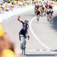 Van der Poel slaat toe en draagt de gele trui als eerbetoon aan opa ‘Poupou’