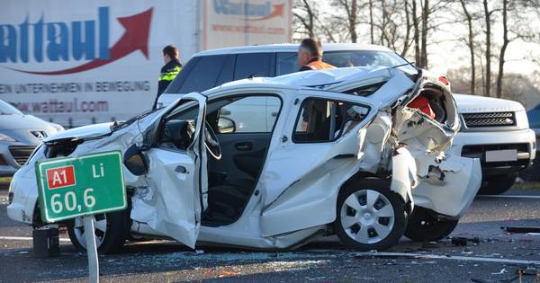 Gewonden door ernstig ongeval tussen 3 auto's op A1