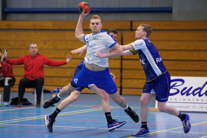 Ricardo Holman haalt uit namens Hellas.