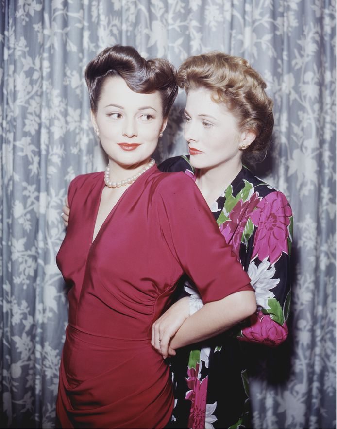 Olivia de Havilland (links) en Joan Fontaine in 1945.