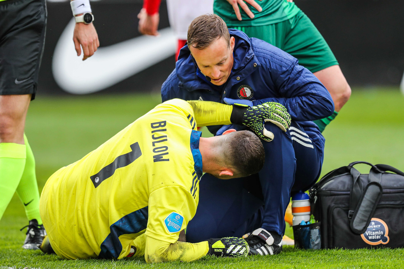 Bijlow laat Feyenoord schrikken: 'Hij kan gelukkig weer ...